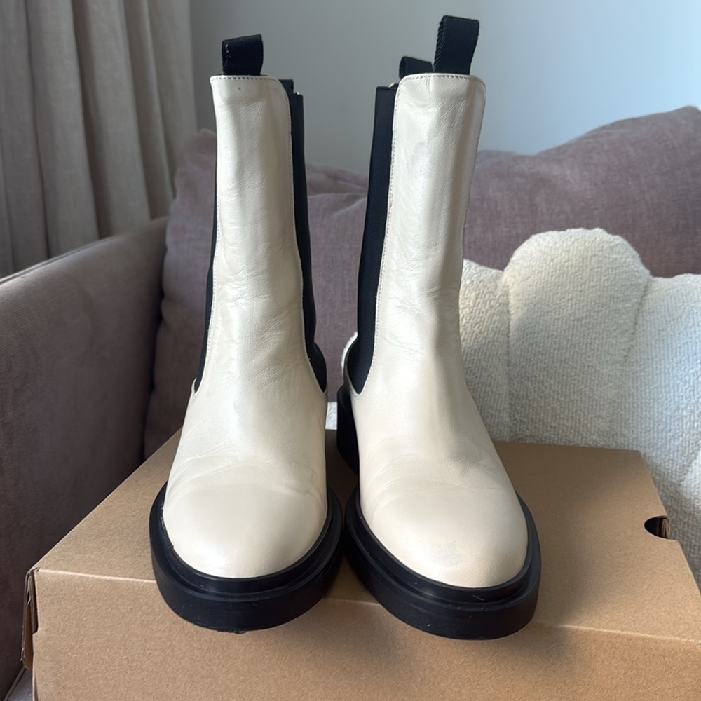 Massimo Dutti Women’s Chelsea Boots Size EU 39 / US 8.5
Cream / Off-white - Picture 4 of 12